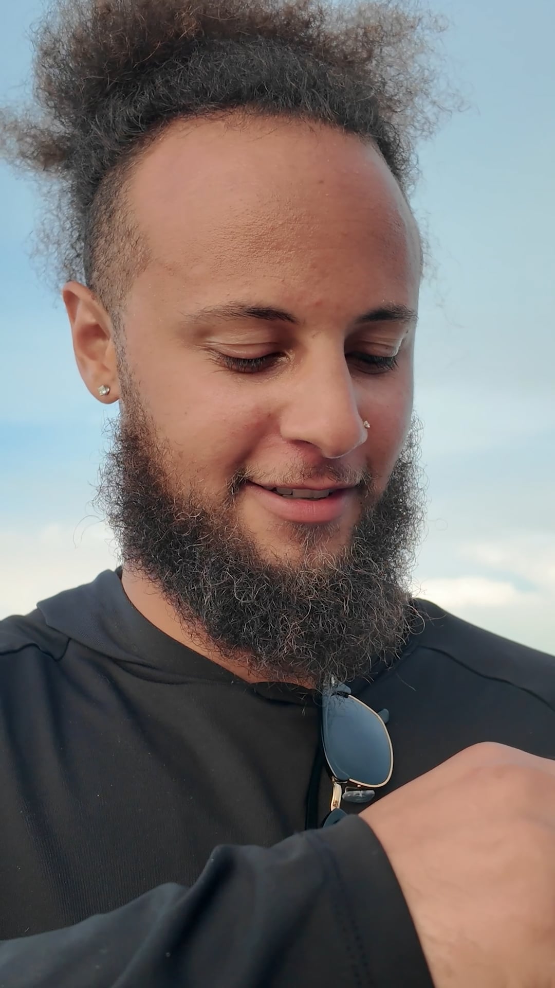 BOLO Blue Raz Blast beach review by young bearded man